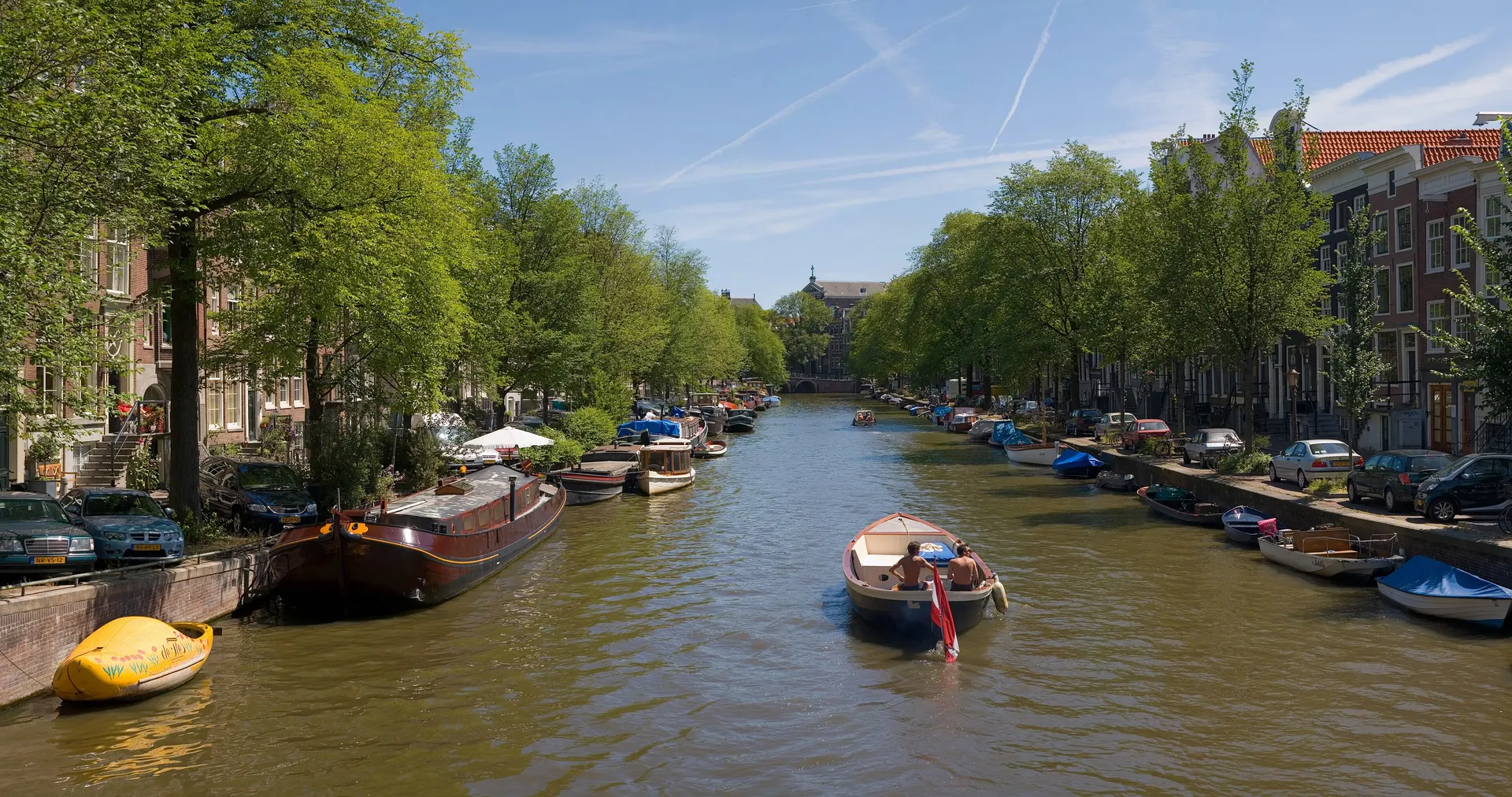 Kênh đào và những ngôi nhà cổ ở Amsterdam